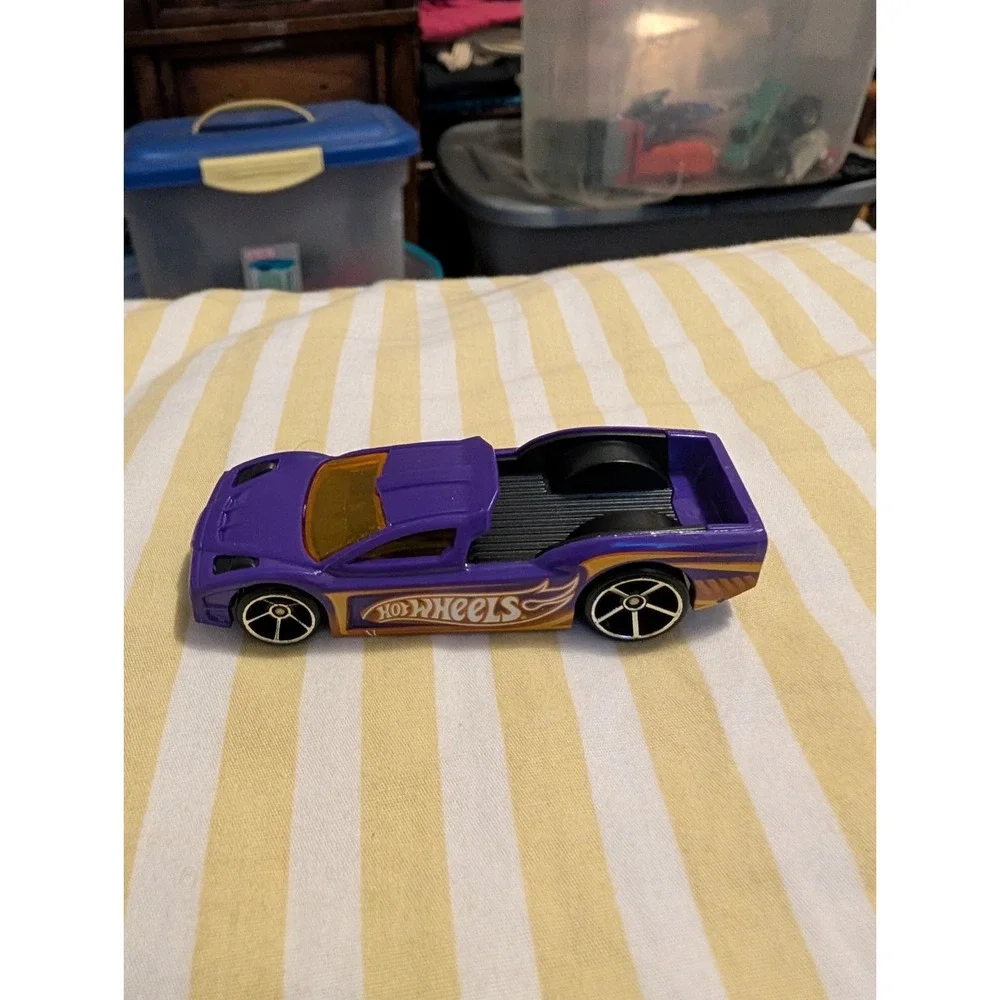 2015 Hot Wheels Multi-Pack Exclusives Hypertruck Purple 1:64 Diecast Truck